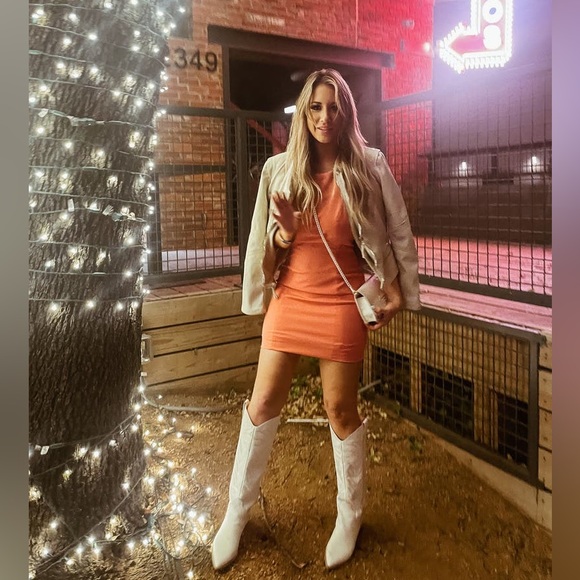 Jay Godfrey Papaya Orange Benioff Open Back Halter Mini
Dress Size 10 - Picture 5 of 15